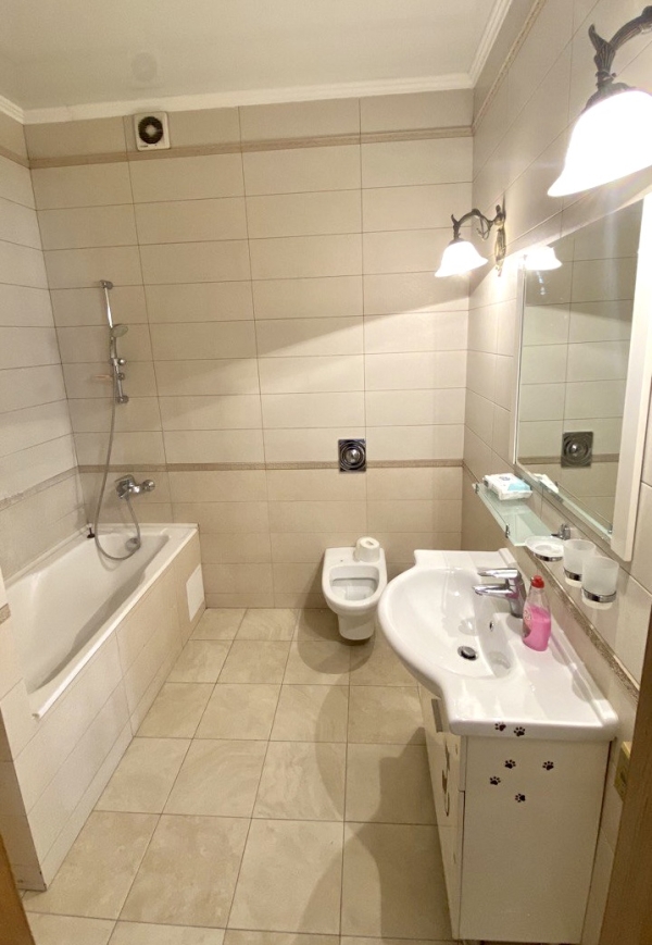 Продаю 3-к квартиру (128 м²) в Бишкеке