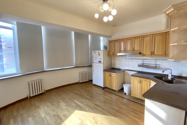 Продаю 3-к квартиру (128 м²) в Бишкеке