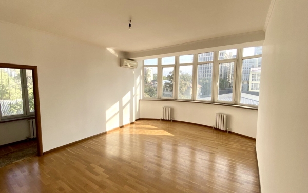 Продаю 3-к квартиру (128 м²) в Бишкеке