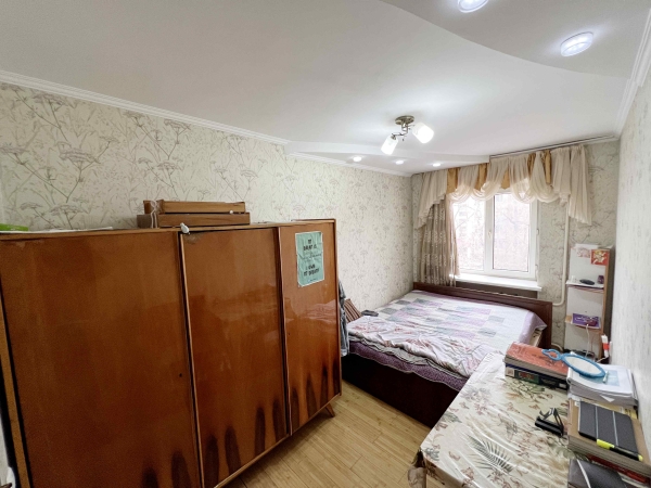Продаю 3-к квартиру (56 м²) в Бишкеке