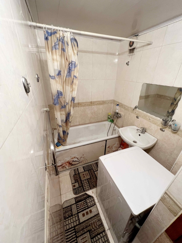 Продаю 3-к квартиру (56 м²) в Бишкеке