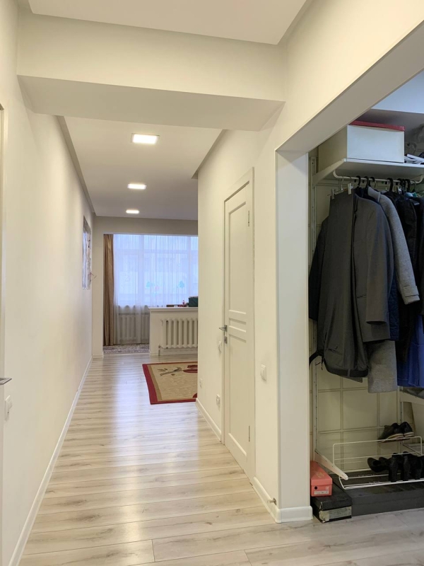 Продаю 3-к квартиру (140 м²) в Бишкеке