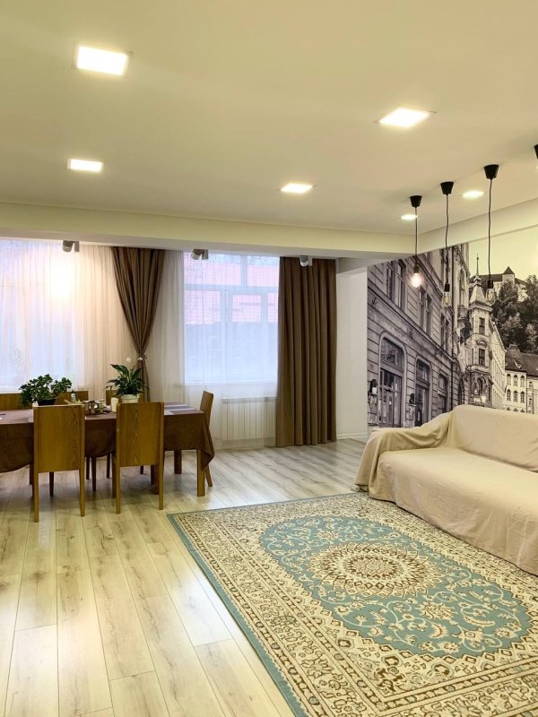 Продаю 3-к квартиру (140 м²) в Бишкеке