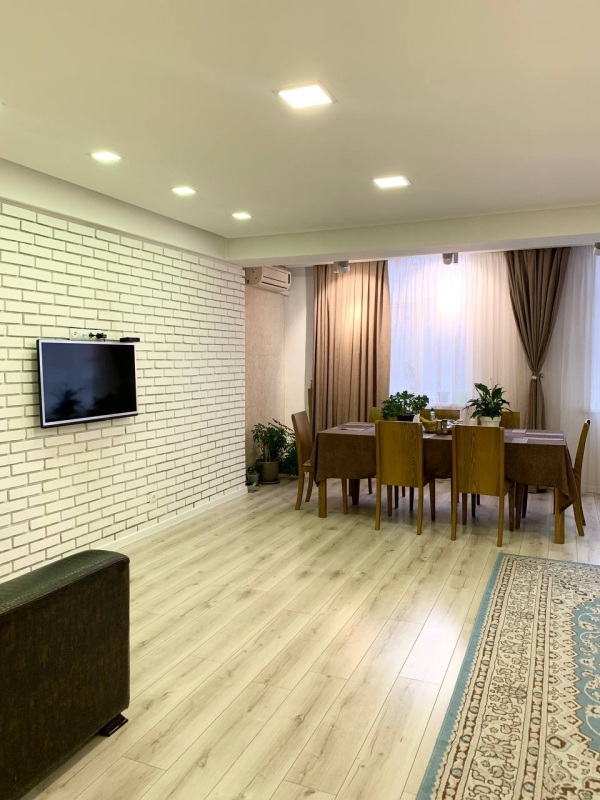 Продаю 3-к квартиру (140 м²) в Бишкеке