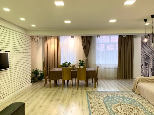 Продаю 3-к квартиру (140 м²) в Бишкеке