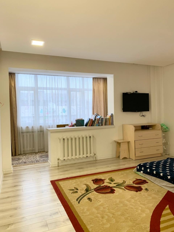 Продаю 3-к квартиру (140 м²) в Бишкеке