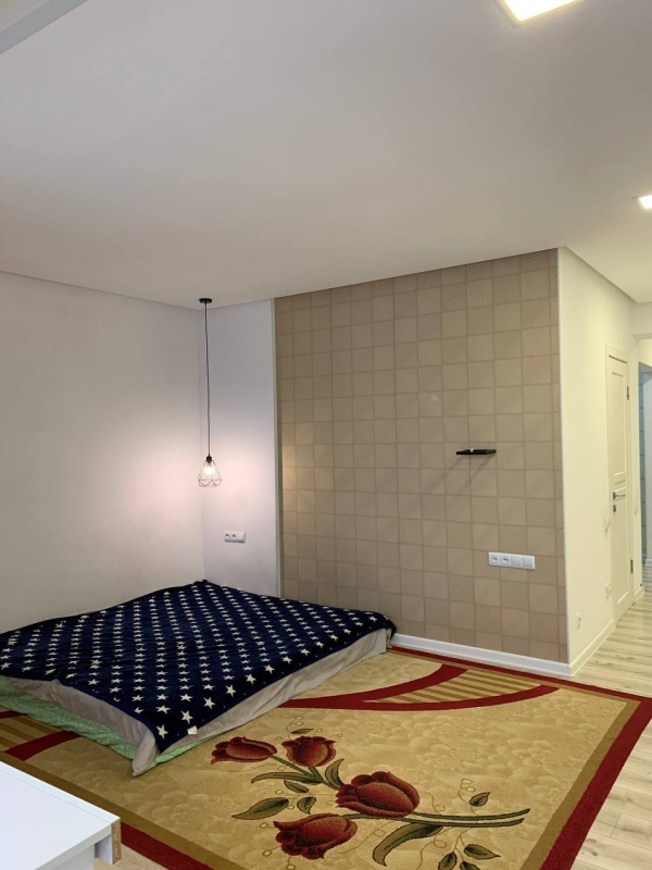 Продаю 3-к квартиру (140 м²) в Бишкеке