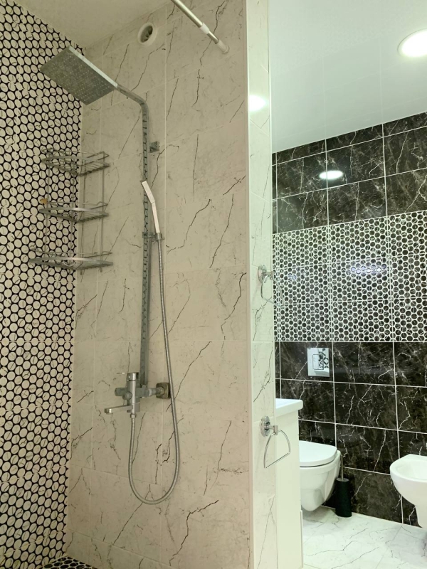 Продаю 3-к квартиру (140 м²) в Бишкеке