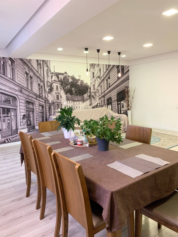 Продаю 3-к квартиру (140 м²) в Бишкеке