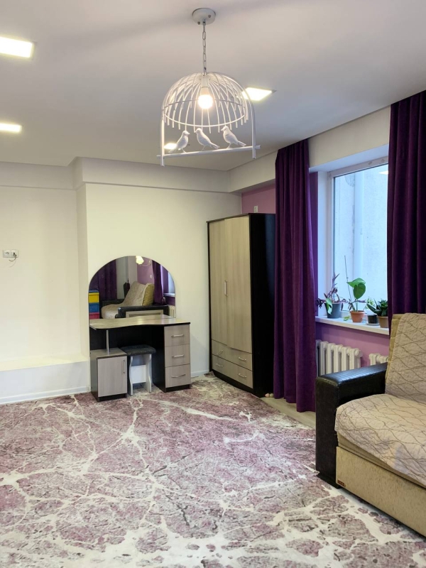 Продаю 3-к квартиру (140 м²) в Бишкеке