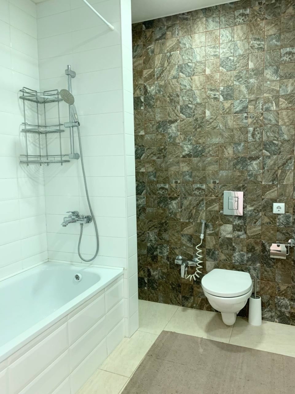 Продаю 3-к квартиру (140 м²) в Бишкеке
