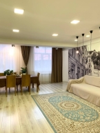 Продаю 3-к квартиру (140 м²) в Бишкеке