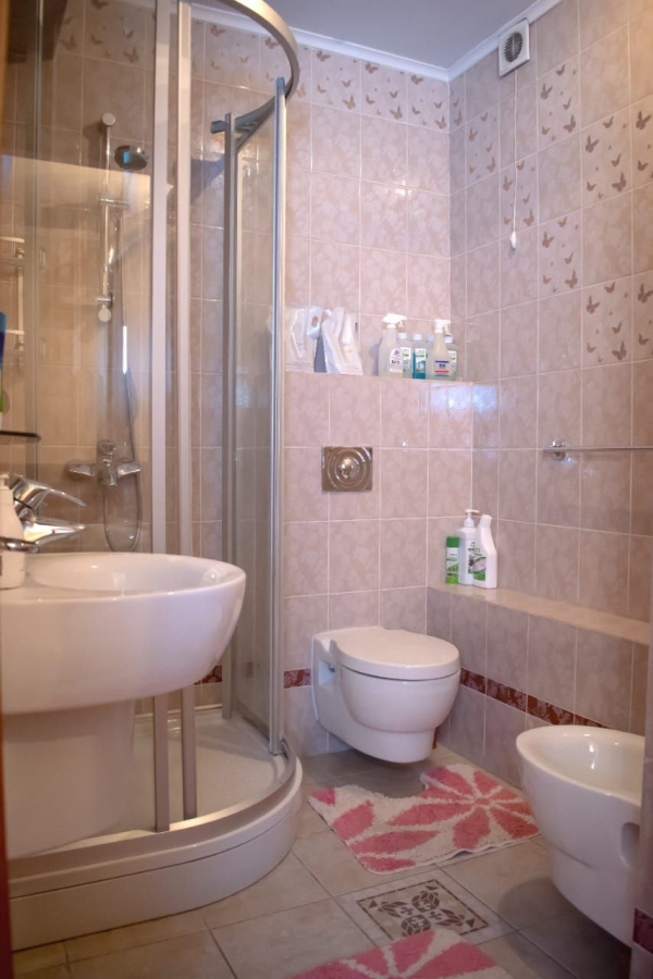 Продаю 6-к квартиру (200 м²) в Бишкеке