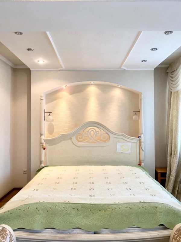 Продаю 6-к квартиру (200 м²) в Бишкеке