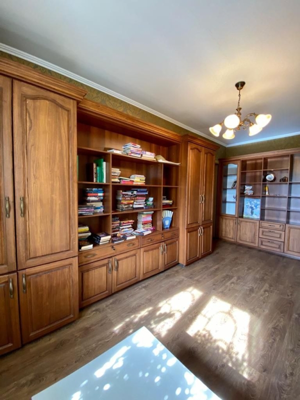 Продаю 6-к квартиру (200 м²) в Бишкеке