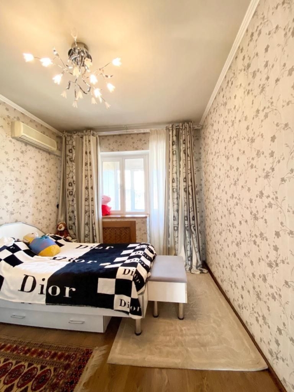 Продаю 6-к квартиру (200 м²) в Бишкеке