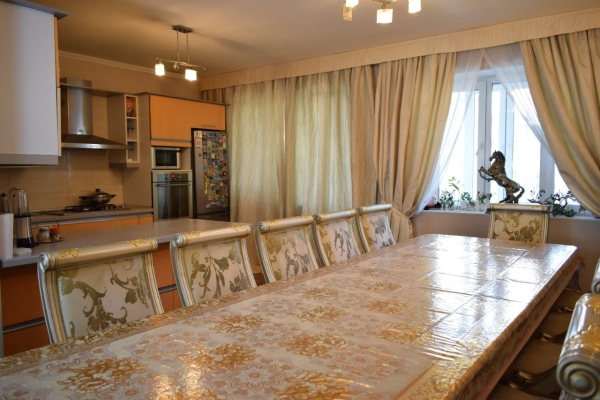 Продаю 6-к квартиру (200 м²) в Бишкеке