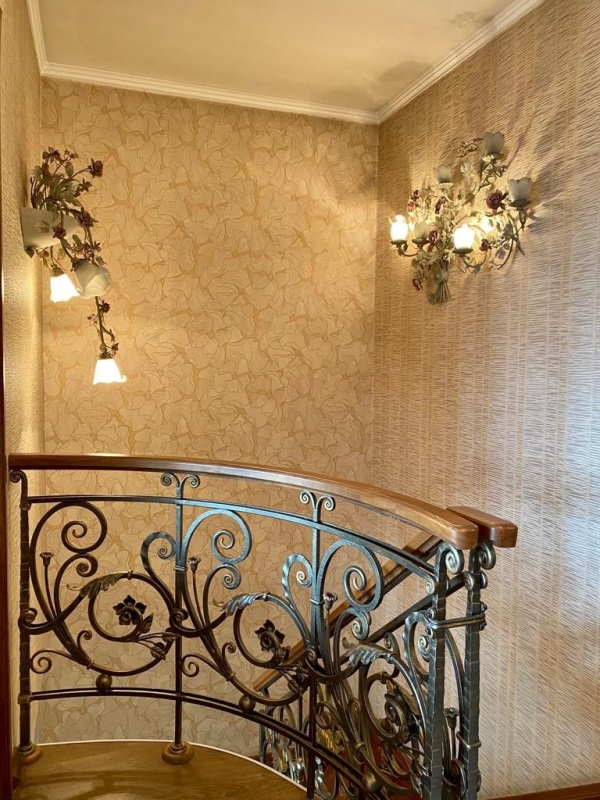 Продаю 6-к квартиру (200 м²) в Бишкеке