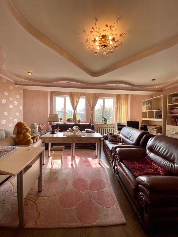 Продаю 6-к квартиру (200 м²) в Бишкеке