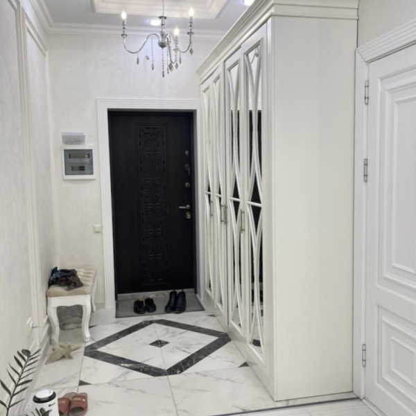 Продаю 3-к квартиру (135 м²) в Бишкеке