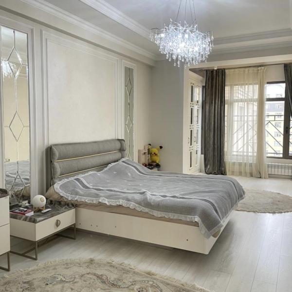 Продаю 3-к квартиру (135 м²) в Бишкеке