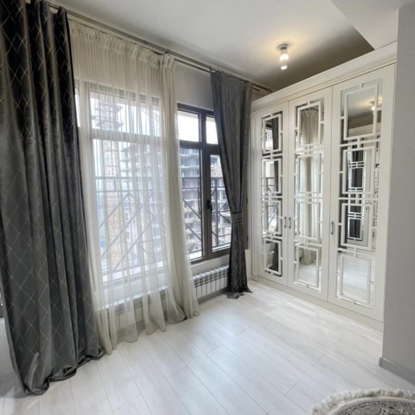 Продаю 3-к квартиру (135 м²) в Бишкеке