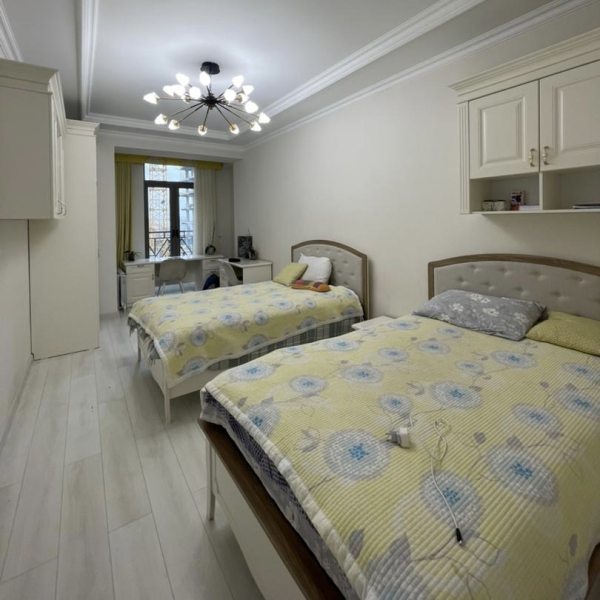 Продаю 3-к квартиру (135 м²) в Бишкеке