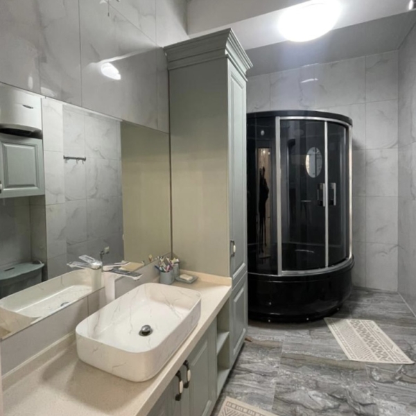 Продаю 3-к квартиру (135 м²) в Бишкеке