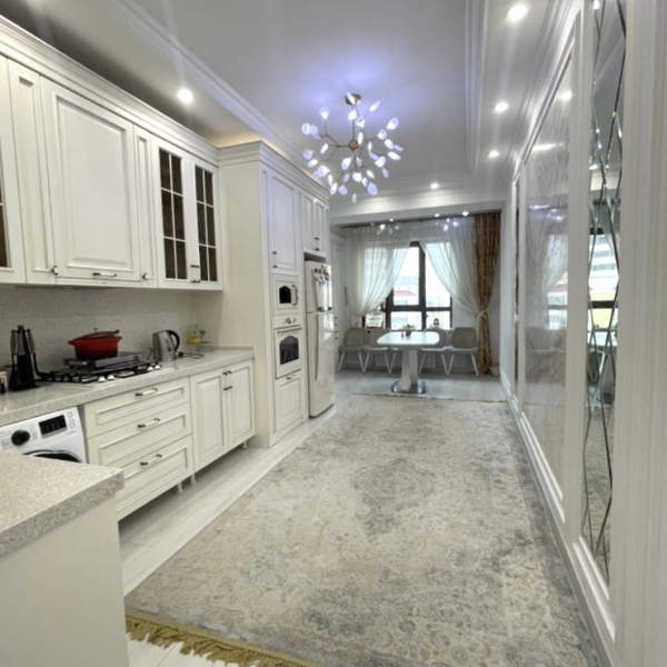 Продаю 3-к квартиру (135 м²) в Бишкеке