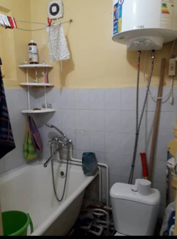 Продаю 2-к квартиру (40 м²) в Бишкеке