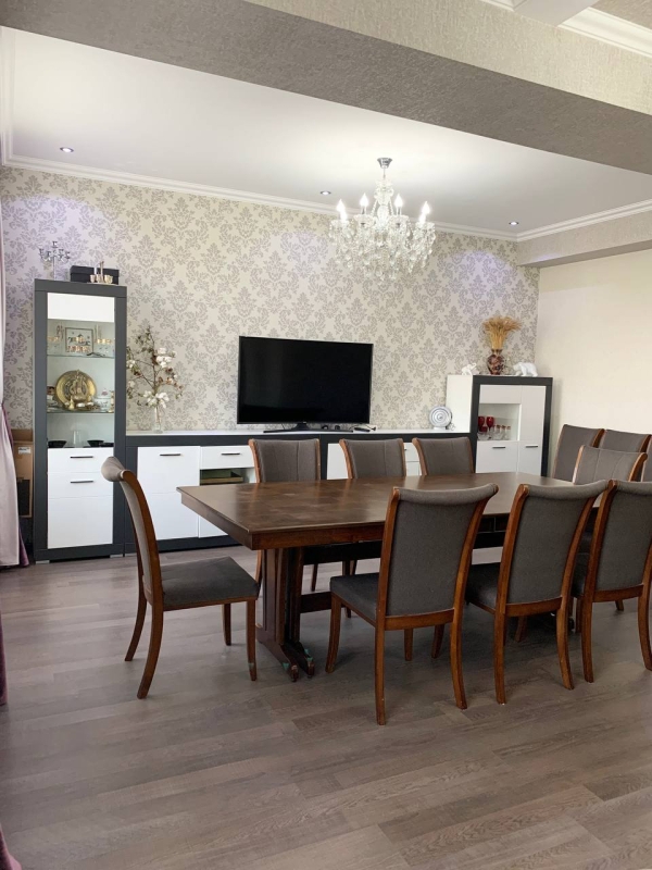 Продаю 3-к квартиру (116 м²) в Бишкеке