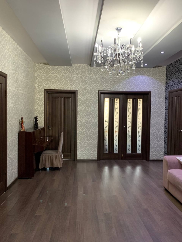 Продаю 3-к квартиру (116 м²) в Бишкеке