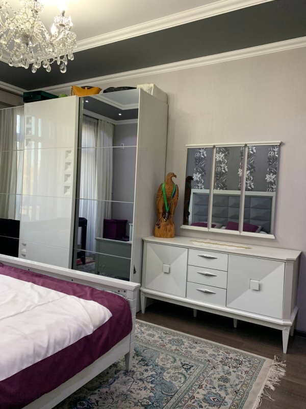Продаю 3-к квартиру (116 м²) в Бишкеке