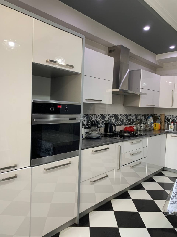 Продаю 3-к квартиру (116 м²) в Бишкеке