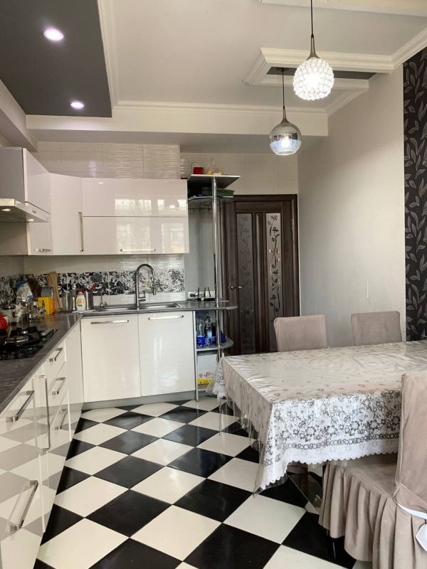 Продаю 3-к квартиру (116 м²) в Бишкеке