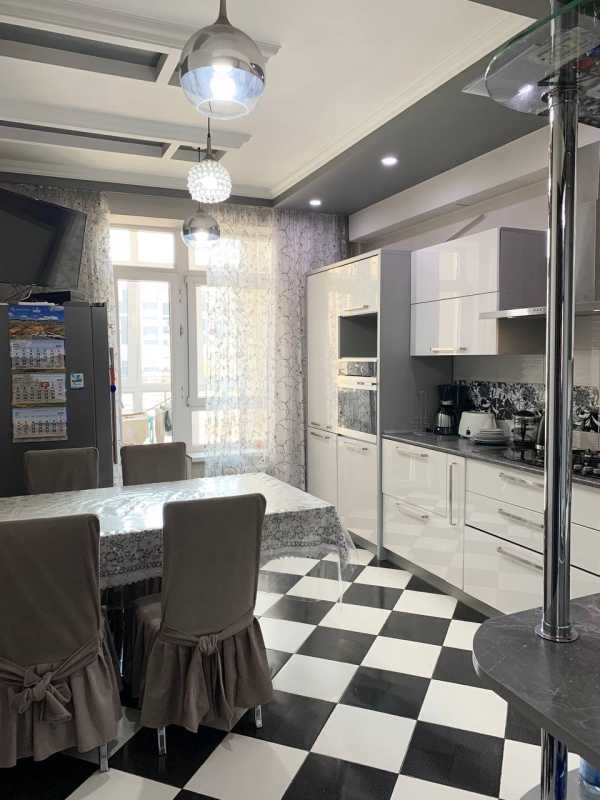 Продаю 3-к квартиру (116 м²) в Бишкеке