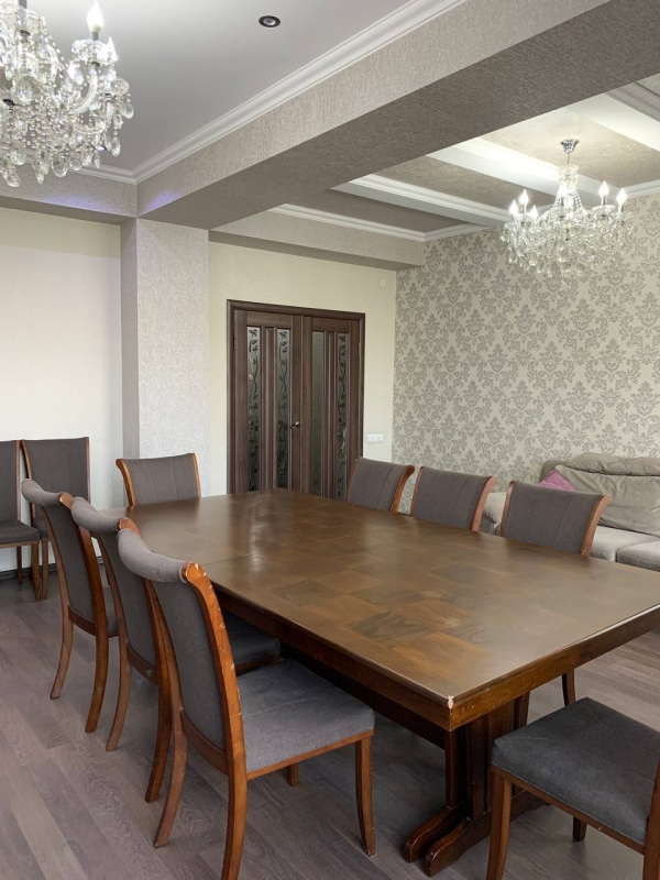 Продаю 3-к квартиру (116 м²) в Бишкеке