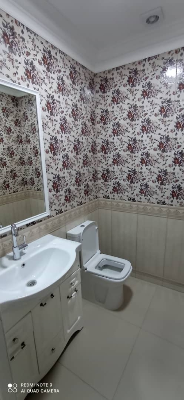 Продаю 4-к квартиру (170 м²) в Бишкеке