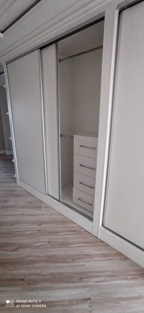 Продаю 4-к квартиру (170 м²) в Бишкеке