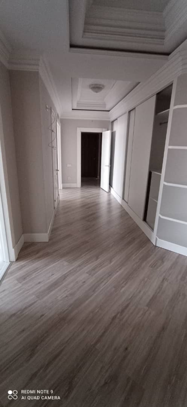 Продаю 4-к квартиру (170 м²) в Бишкеке