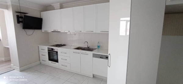 Продаю 4-к квартиру (170 м²) в Бишкеке