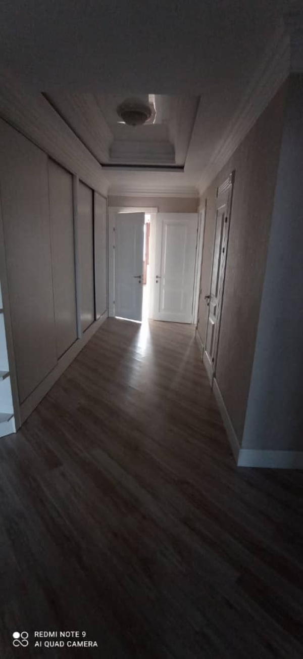 Продаю 4-к квартиру (170 м²) в Бишкеке