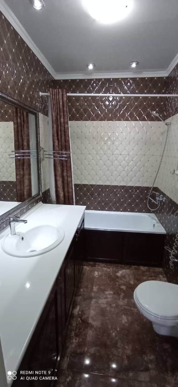 Продаю 4-к квартиру (170 м²) в Бишкеке