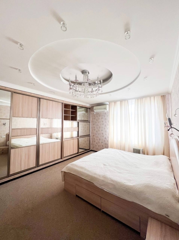 Продаю 4-к квартиру (145 м²) в Бишкеке