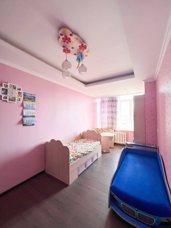 Продаю 4-к квартиру (145 м²) в Бишкеке