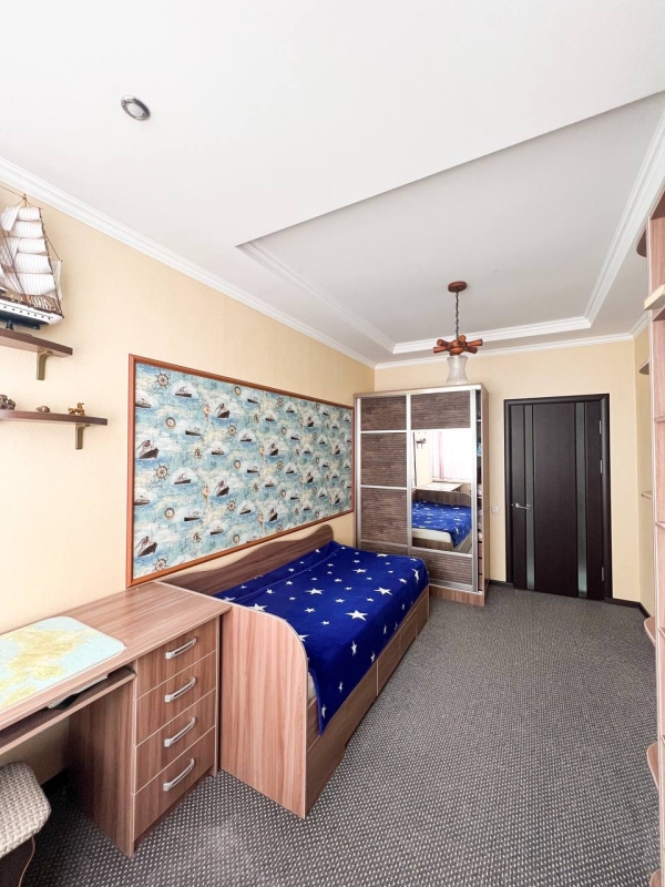 Продаю 4-к квартиру (145 м²) в Бишкеке