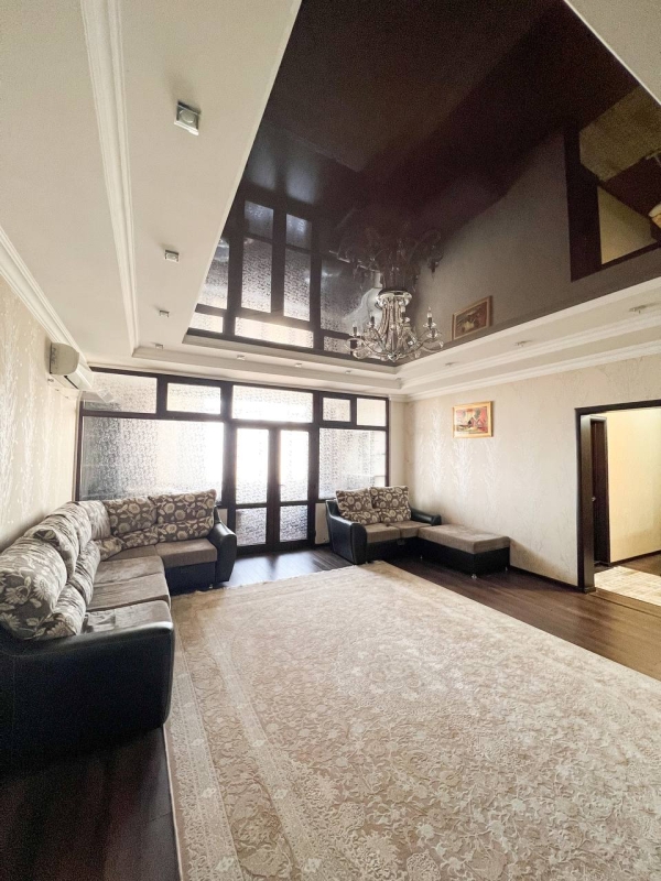 Продаю 4-к квартиру (145 м²) в Бишкеке