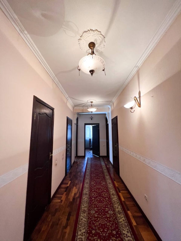 Продаю 5-к дом (260 м²) в Бишкеке