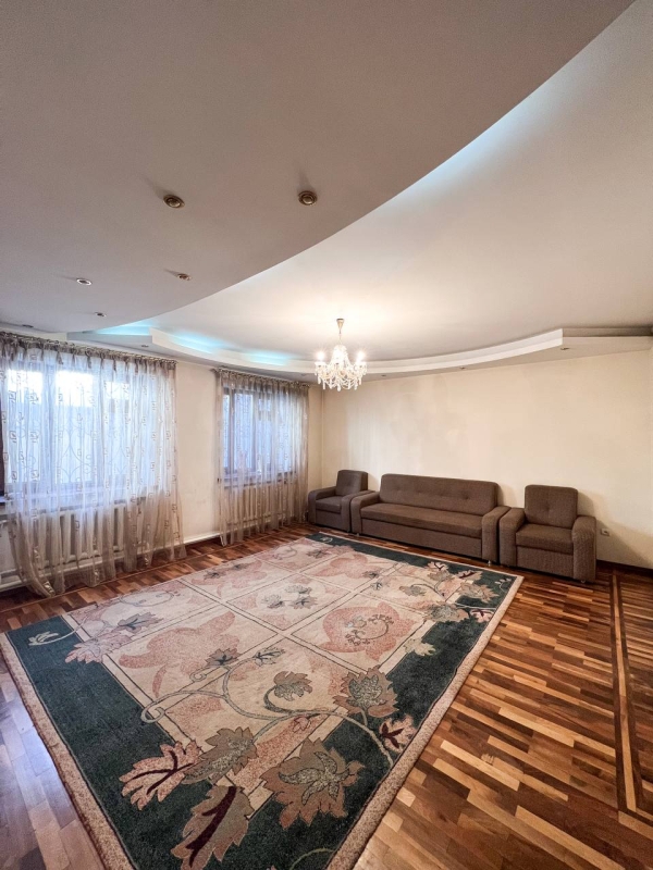 Продаю 5-к дом (260 м²) в Бишкеке