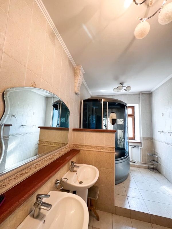 Продаю 5-к дом (260 м²) в Бишкеке